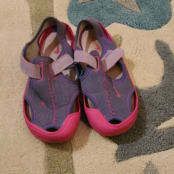 girls nike water shoes